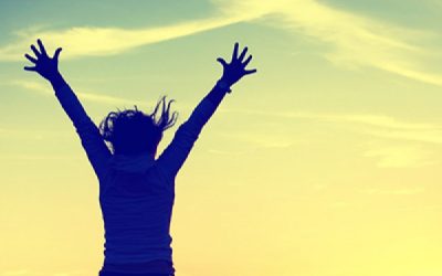 Mensaje canalizado del Arcángel Uriel:  CENTRARTE EN LO POSITIVO,  TE ACERCA A LA FELICIDAD